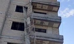 Tarsus’ta İnşaat İşçisi Kardeşler İskeleden Düştü