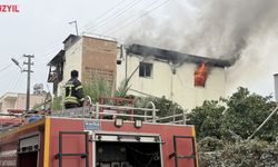 Tarsus’ta İki Katlı Binanın Çatı Katında Yangın