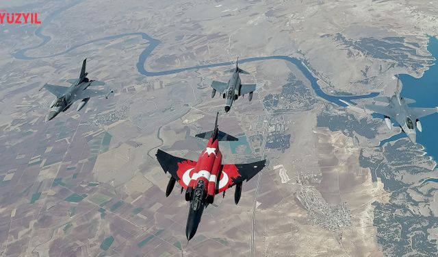 Asenalar Filo Havada Yakıt İkmaliyle Gövde Gösterisi Yaptı