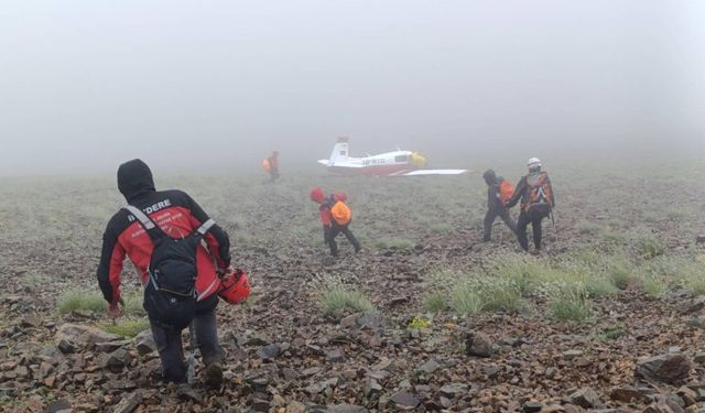 Düşen Uçakta Bir Yolcu Kurtarıldı, Pilot Hayatını Kaybetti