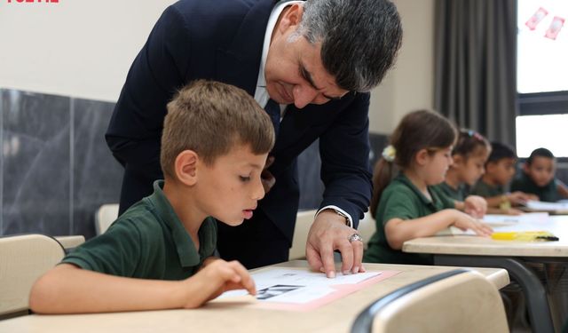 Başkan V. Şener, Öğrencilerin Karne Heyecanına Ortak Oldu
