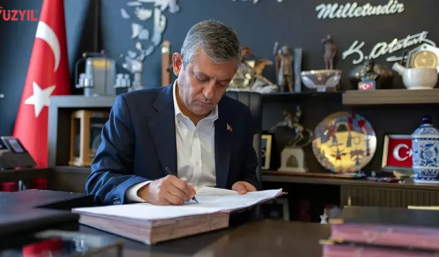 Özgür Özel ve 90 Milletvekili CHP'den İstifa Etti!