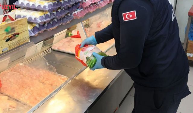 Bakanlık Açıkladı: Mersin'de 2 Firmada Kaşarda Hile, Dana Kıymada Kanatlı Eti!