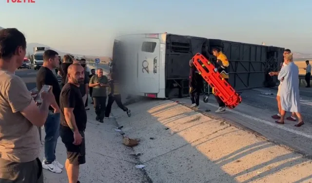 Yolcu Otobüsü Bariyere Çarparak Devrildi: 31 Yaralı