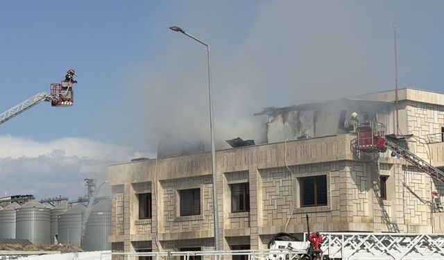 Mersin’de Fabrika Yangını