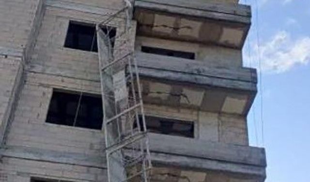 Tarsus’ta İnşaat İşçisi Kardeşler İskeleden Düştü