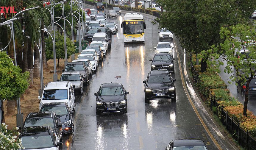 Mersinde Pazar Günü Sağanak Yağış Bekleniyor