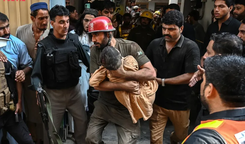 Pakistan’da Okul Çatısı Çöktü: 28 Kişi Hayatını Kaybetti